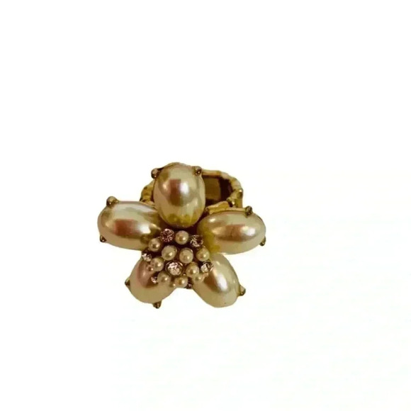 Jewelry - 💜 3/25 Faux Pearl Floral Fashion Ring